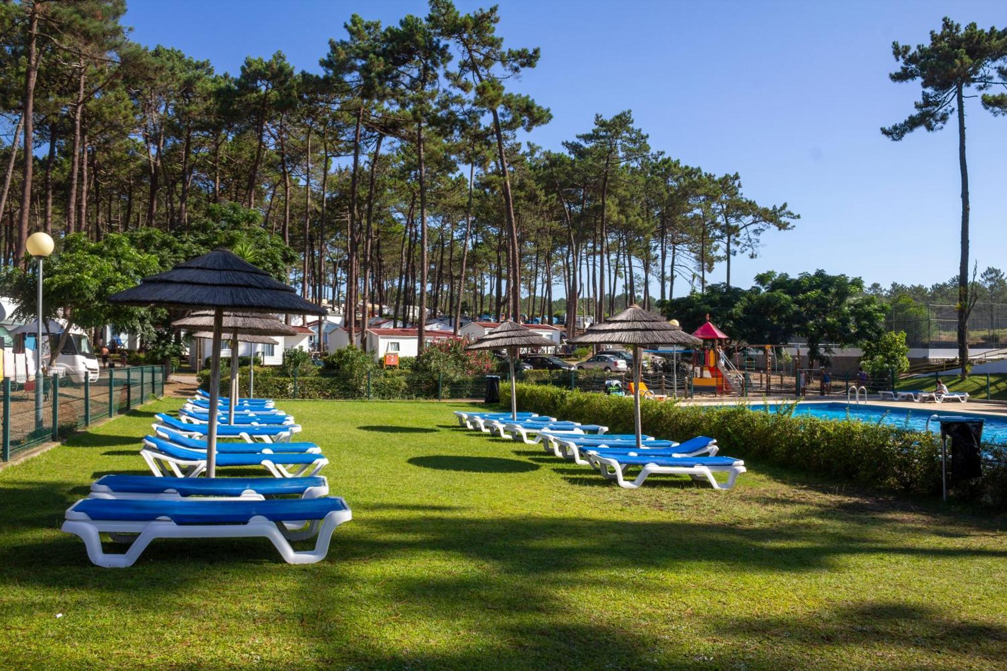 Готель Parque De Campismo Orbitur Valado Назаре Екстер'єр фото